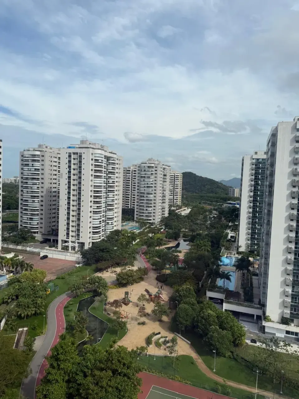 3-bedroom rental apartment with a balcony — photo 3