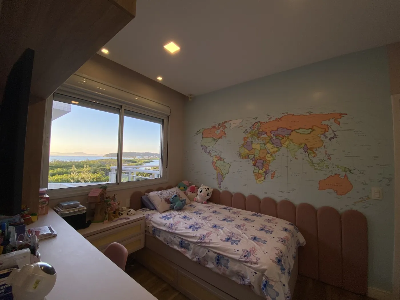 318 m² apartment with a bathtub and a water view — photo 8