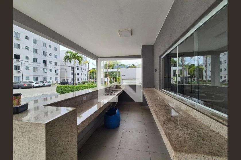 Furnished 2-bedroom apartment with an open-plan kitchen — photo 15