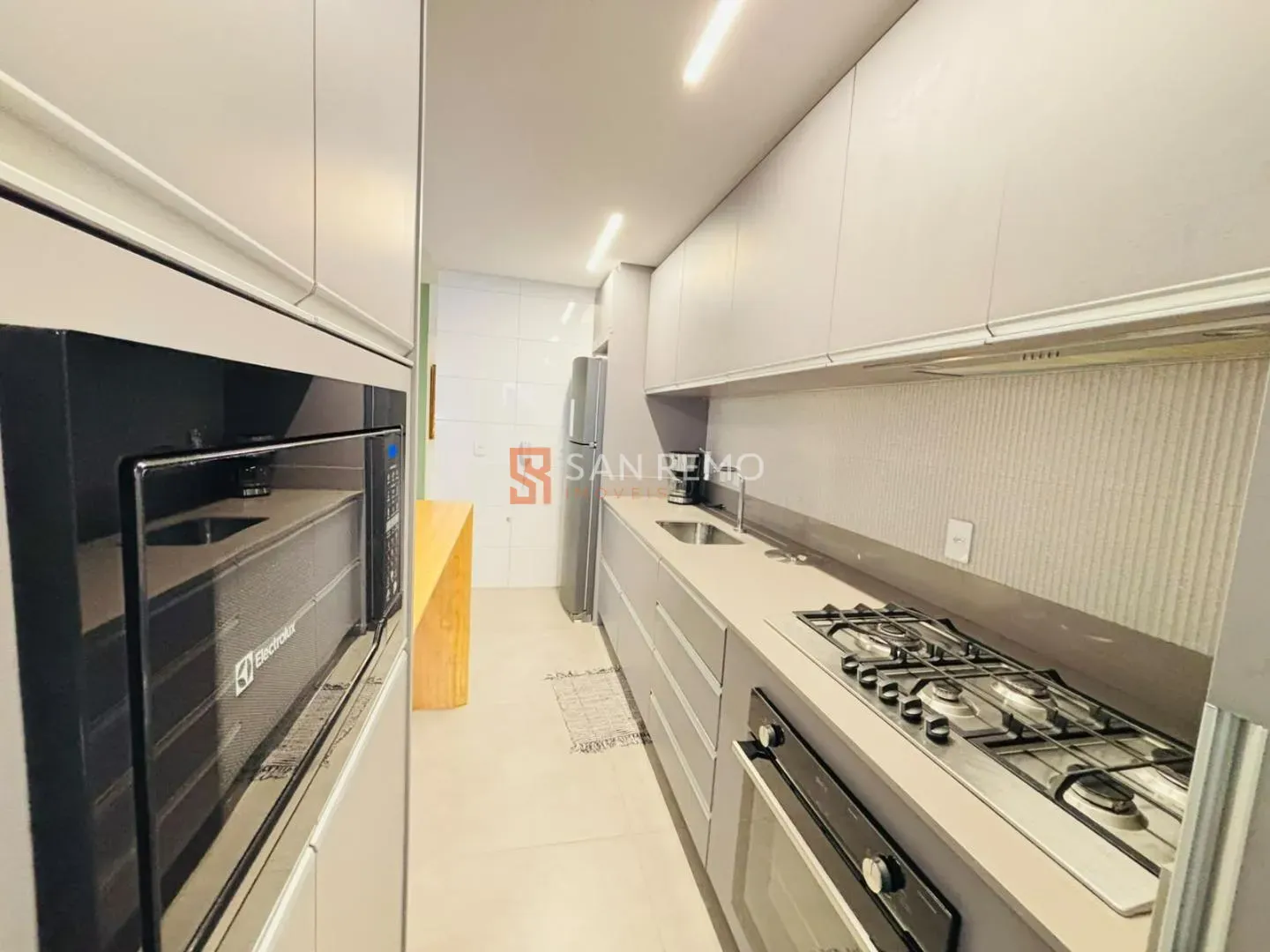 Furnished apartment, 100 m², with floor-to-ceiling windows — photo 31
