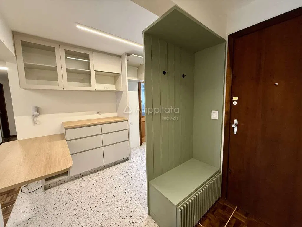 Apartamento, 98 m², com janelas do piso ao teto