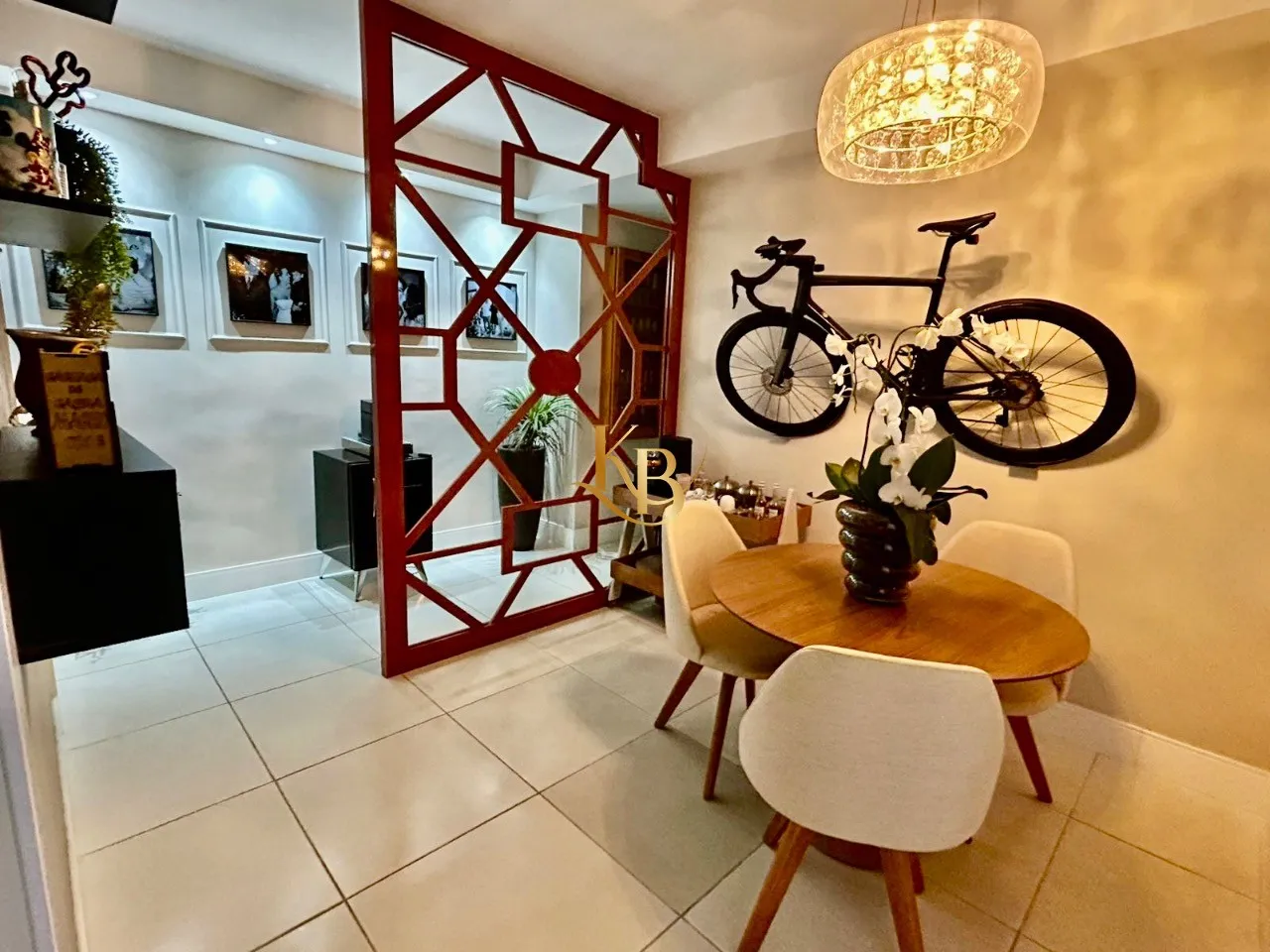 Furnished 4-bedroom apartment with enclosed balcony and grill — photo 10