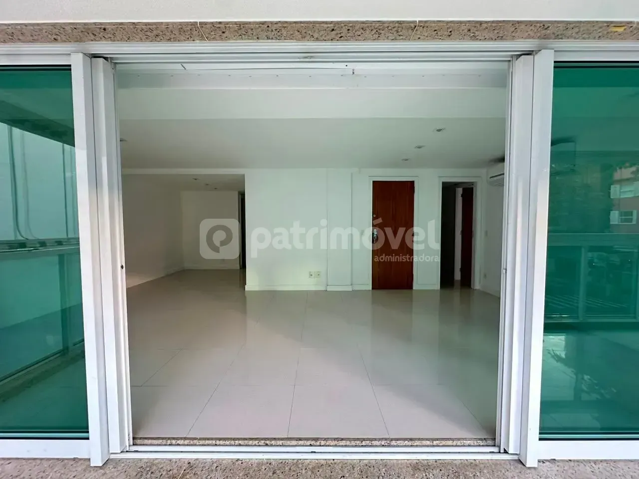 Apartamento para locação com 4 dormitórios e 5 banheiros — photo 2