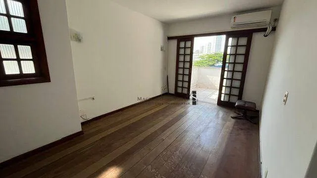 Furnished house, 395 m², with a glass-enclosed balcony — photo 47