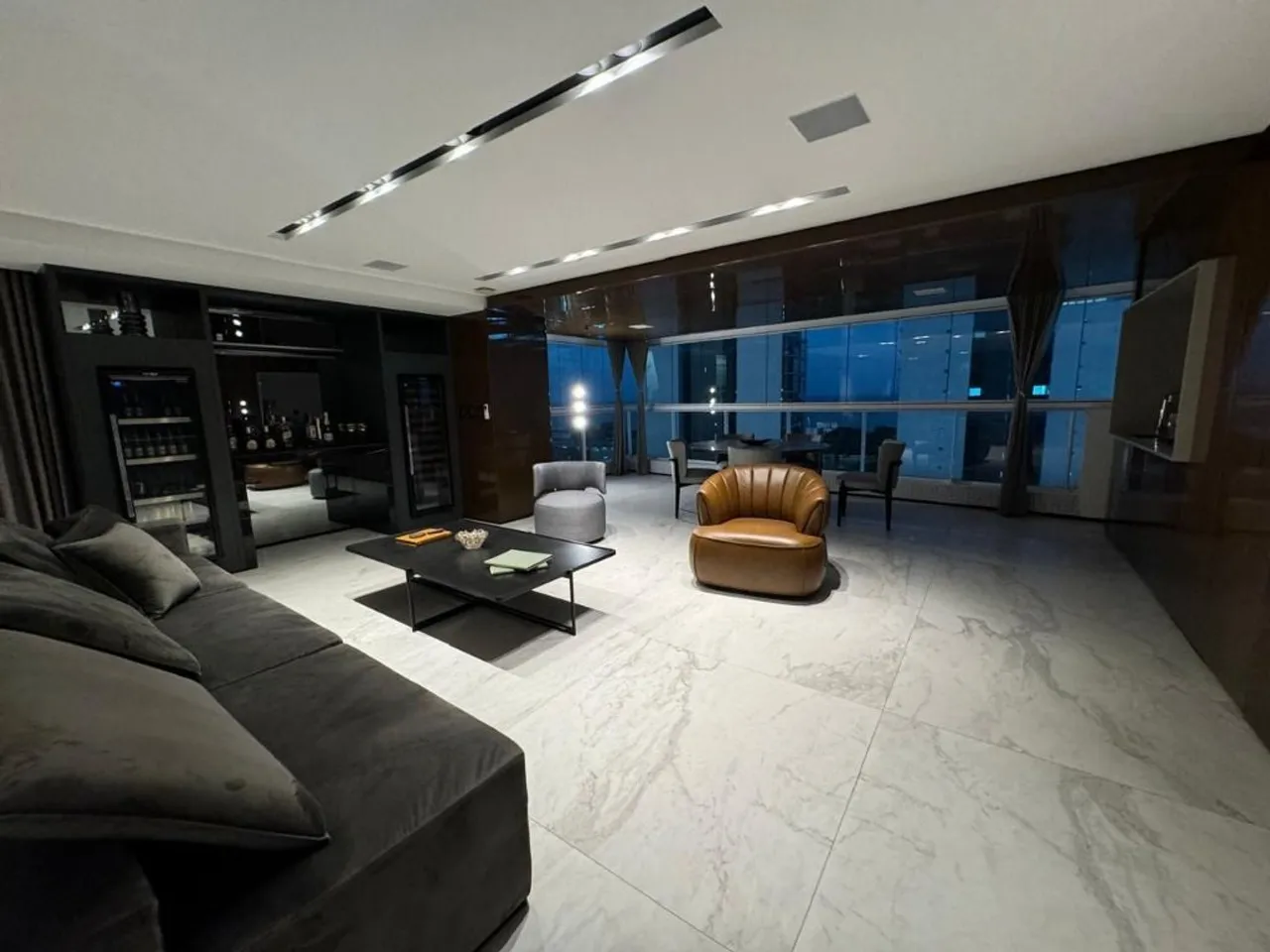 Floor-to-ceiling windows in a 3-bedroom apartment, 260 m² — photo 11