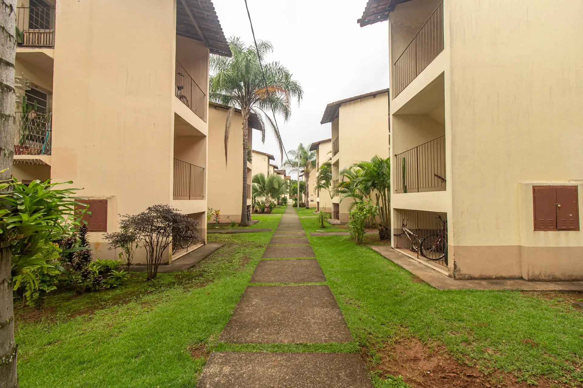Unfurnished apartment with 2 bedrooms and a separate kitchen — photo 3