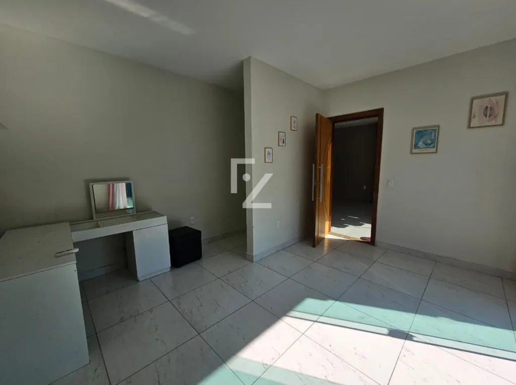 House with 5 bedrooms and mountain views — photo 22