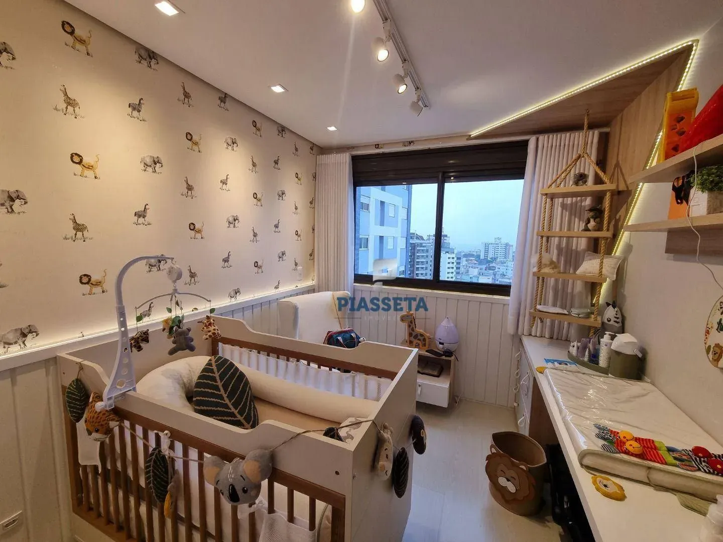 Furnished 102 m² apartment with 3 bedrooms