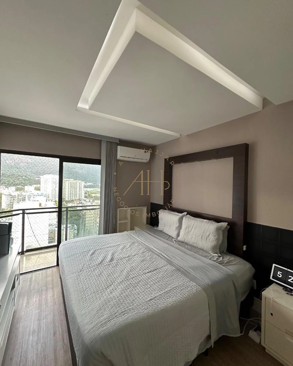 Furnished 2-bedroom apartment with city-view windows — photo 3