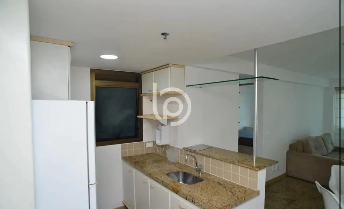 Furnished 1-bedroom apartment with glass-enclosed balcony — photo 8