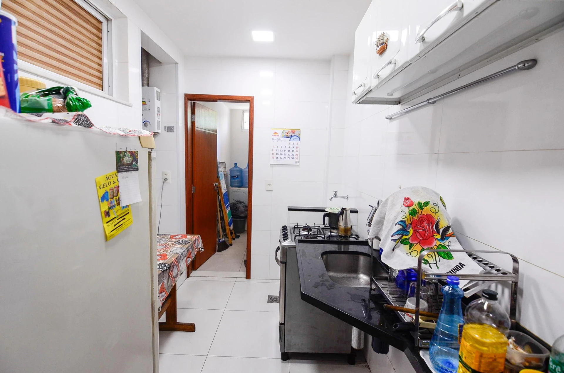Furnished 1-bedroom apartment with en-suite and 1 parking spot — photo 3