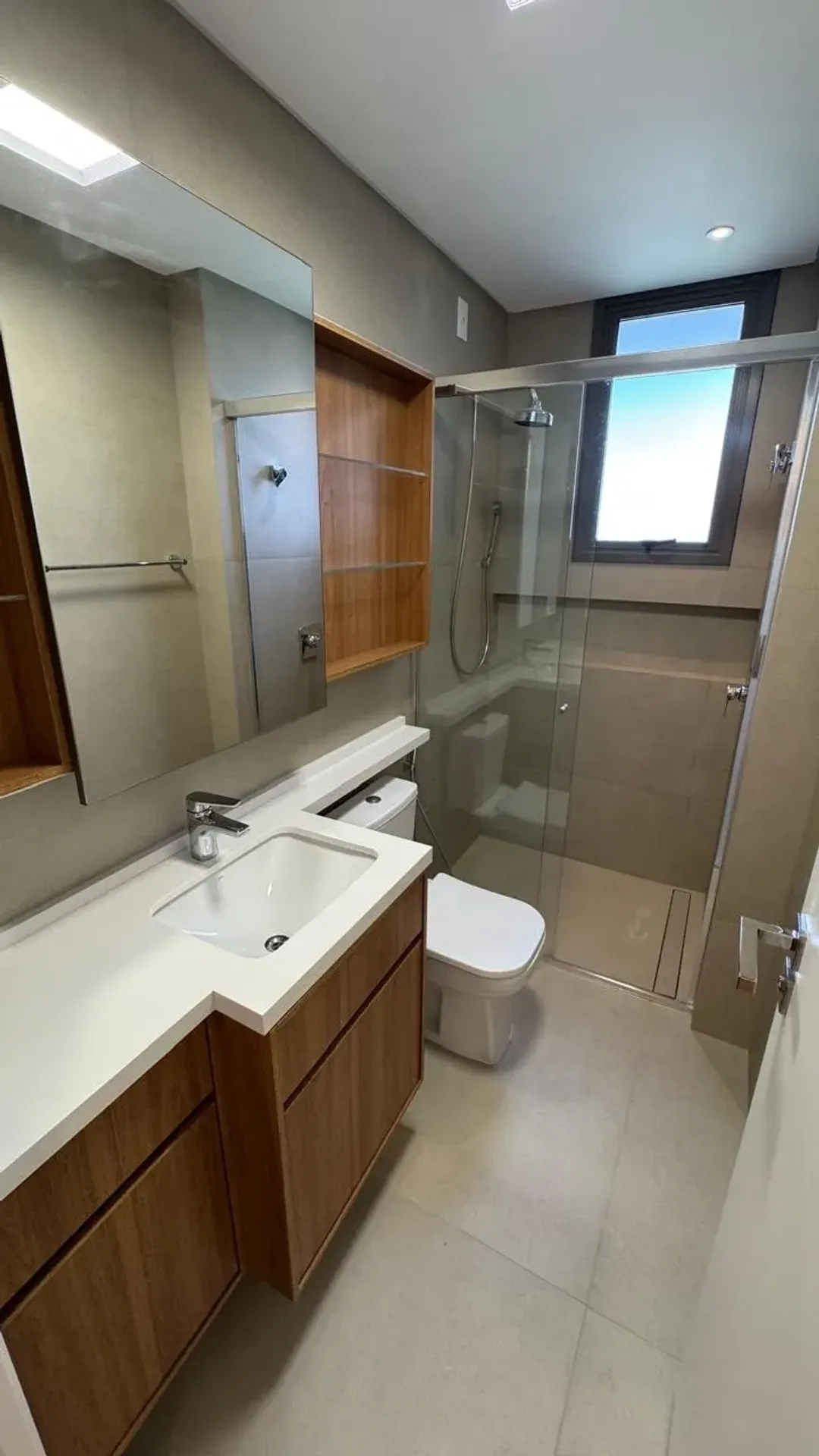 Walk-in closet in a 3-bedroom apartment, 136 m² — photo 11