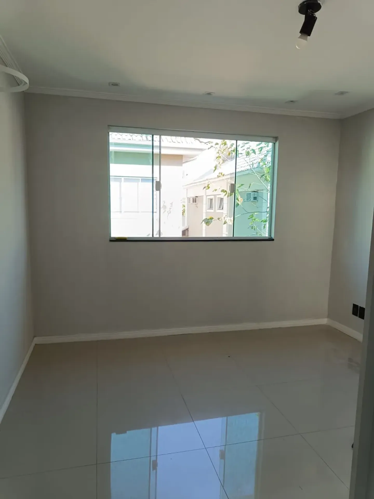 House with 4 bedrooms and 5 bathrooms — photo 24
