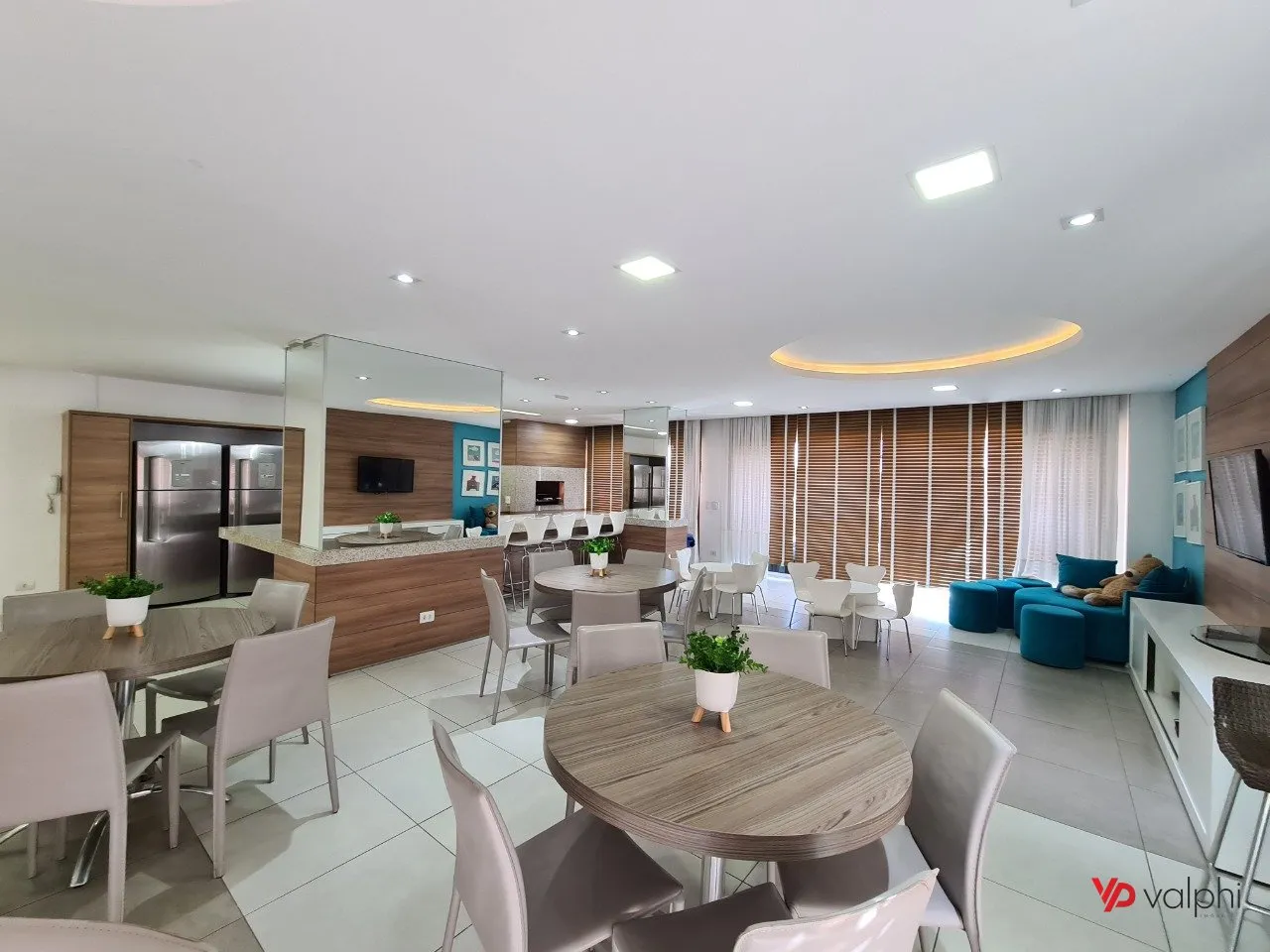 Furnished 2-bedroom apartment with enclosed balcony — photo 56