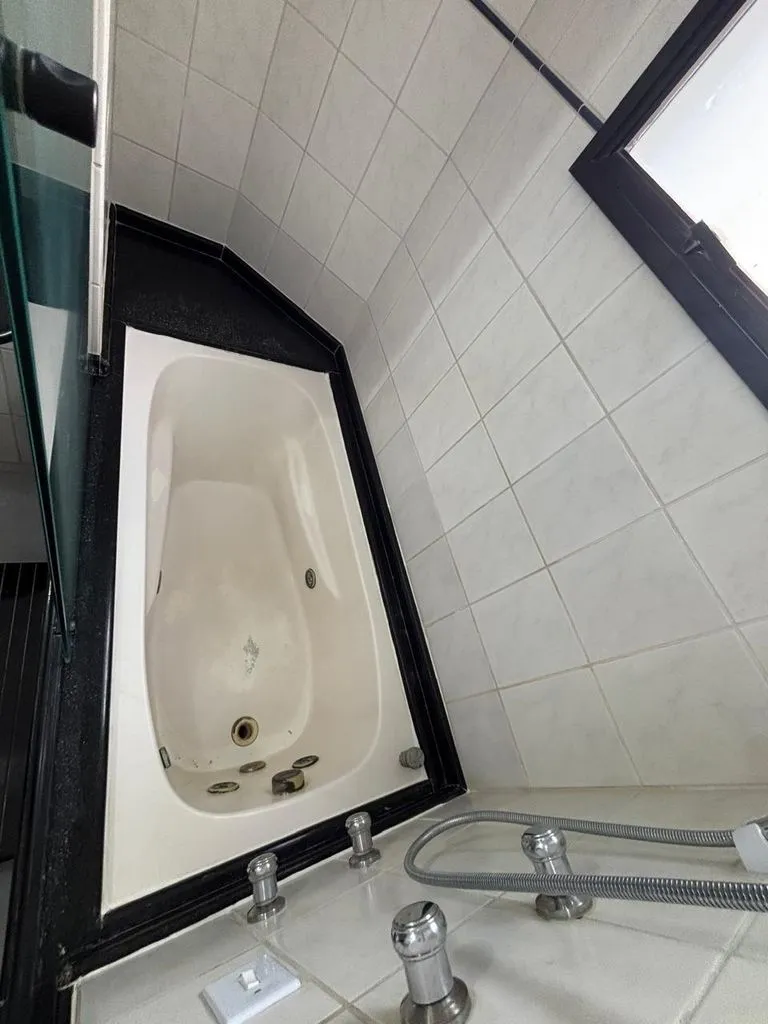 113 m² apartment with a bathtub and a water view — photo 9