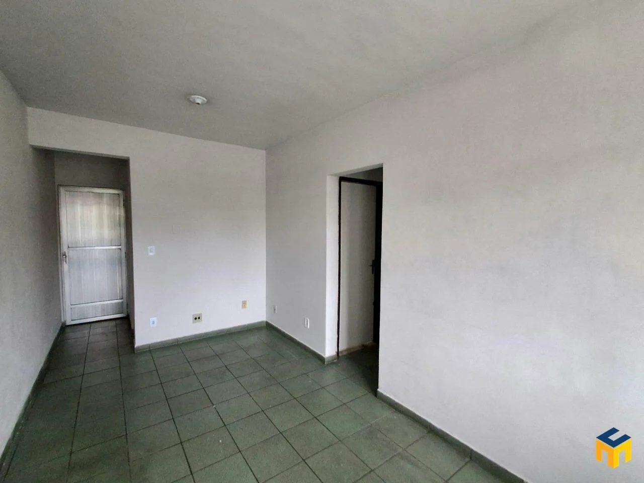 Apartment with 2 bedrooms, balcony and 1 parking spot — photo 9