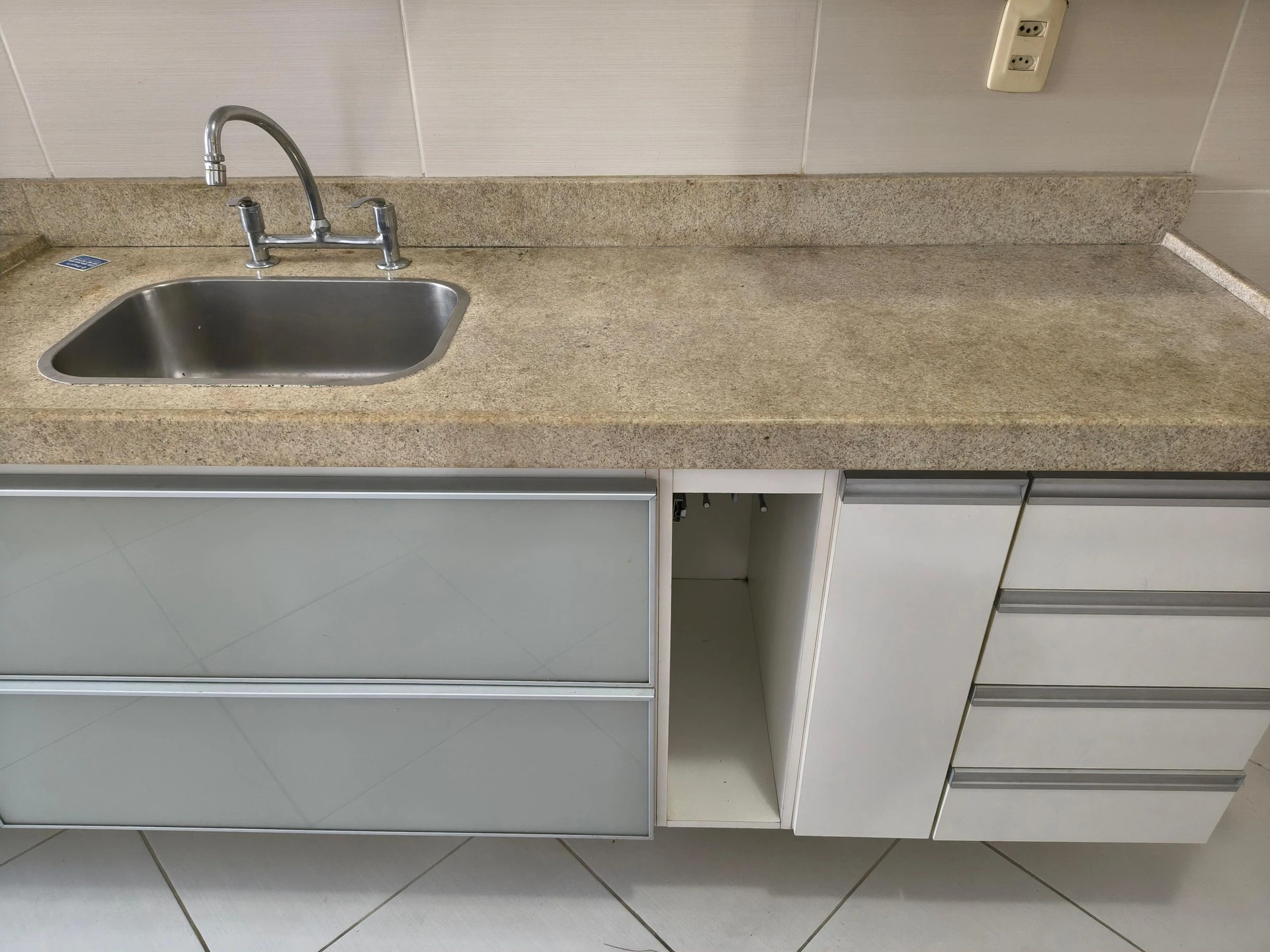 Mountain view in a 2-bedroom apartment, 60 m² — photo 10
