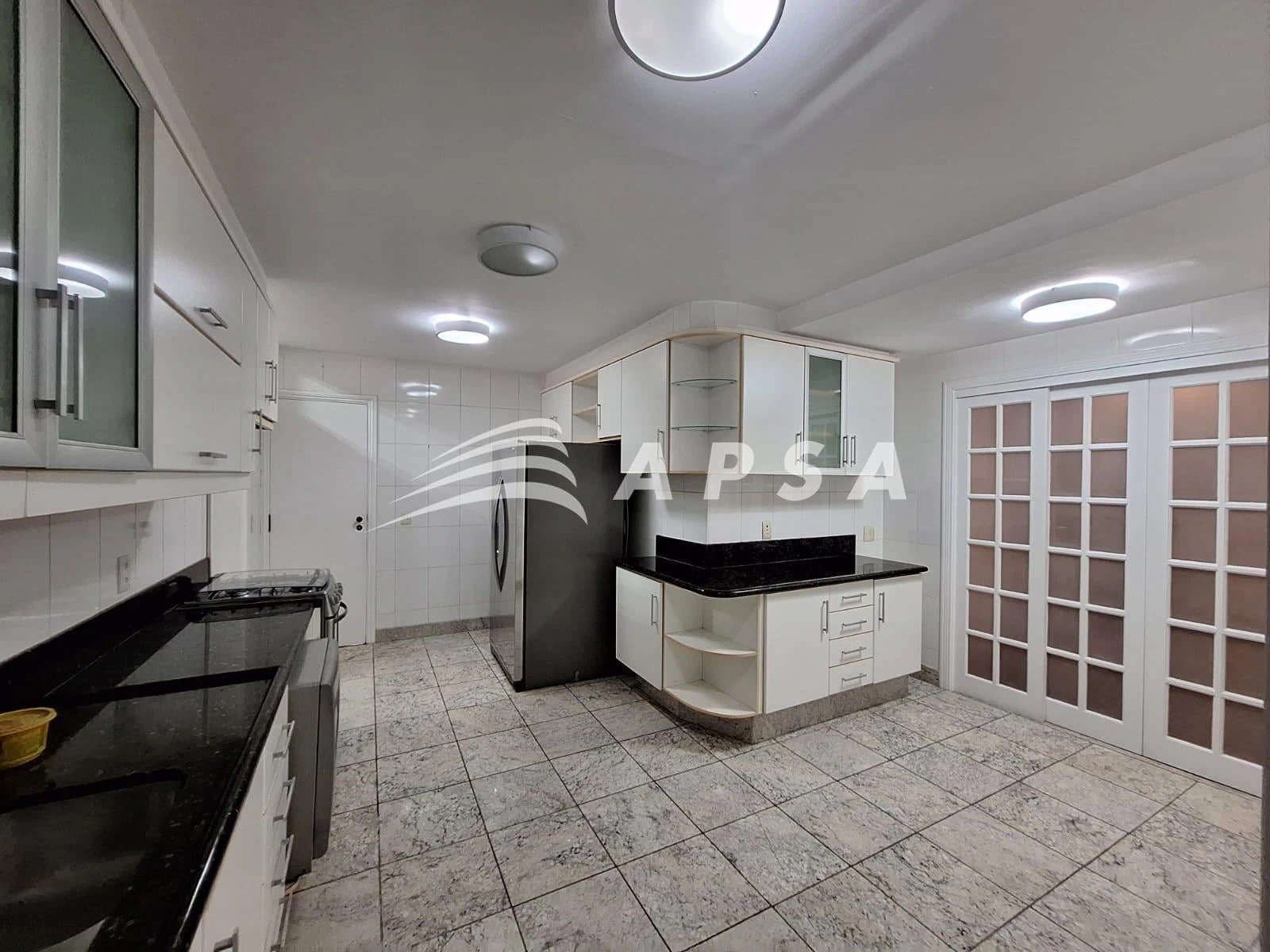 4-bedroom apartment in a building with a sauna — photo 15