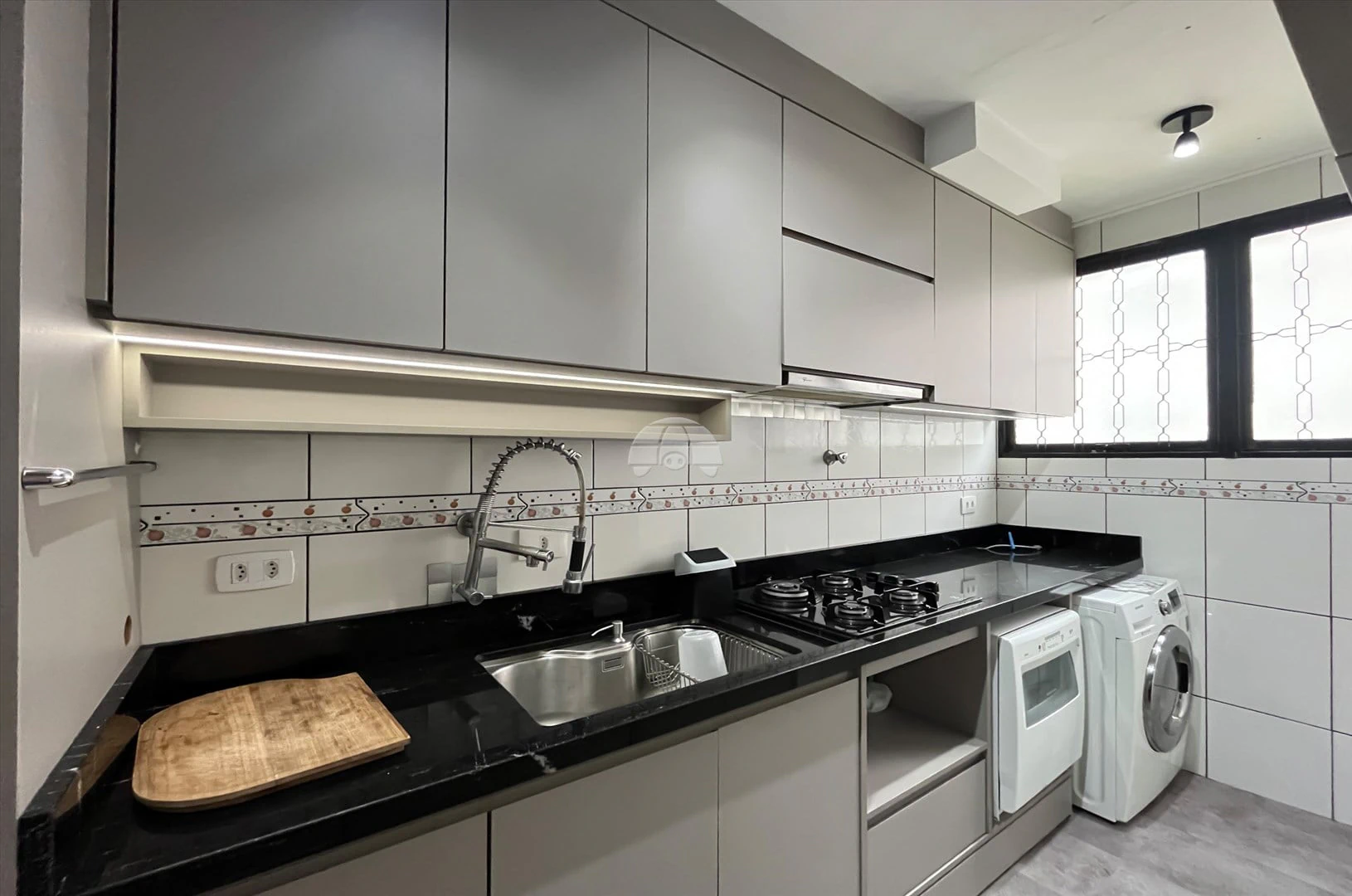 3-bedroom apartment with a washing machine — photo 5