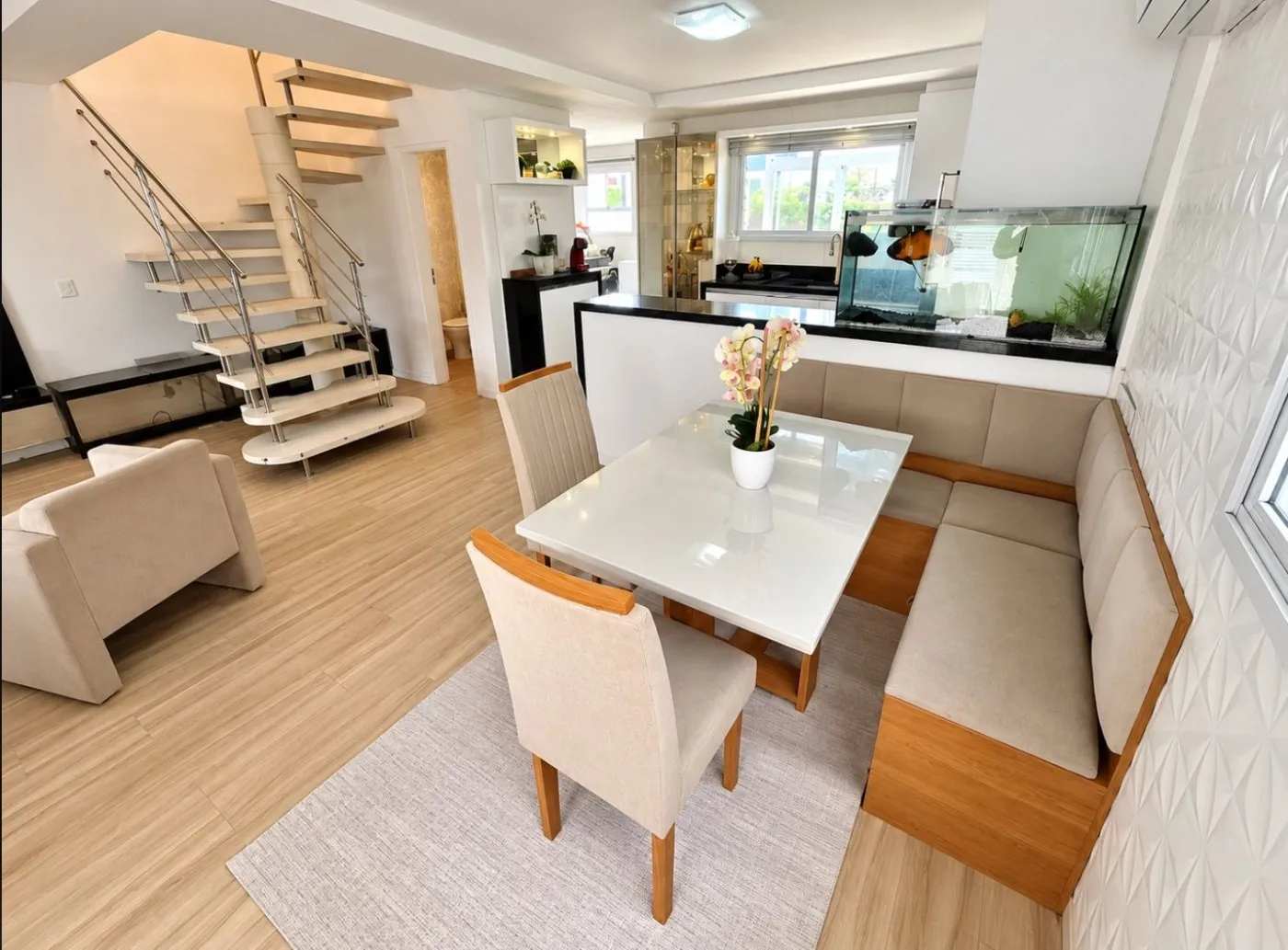 Floor-to-ceiling windows in a 3-bedroom house, 140 m² — photo 2