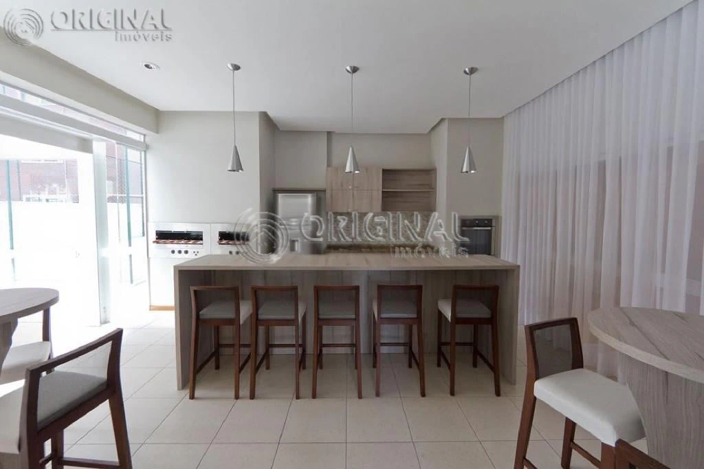 One-bedroom apartment in a building with an indoor pool — photo 15