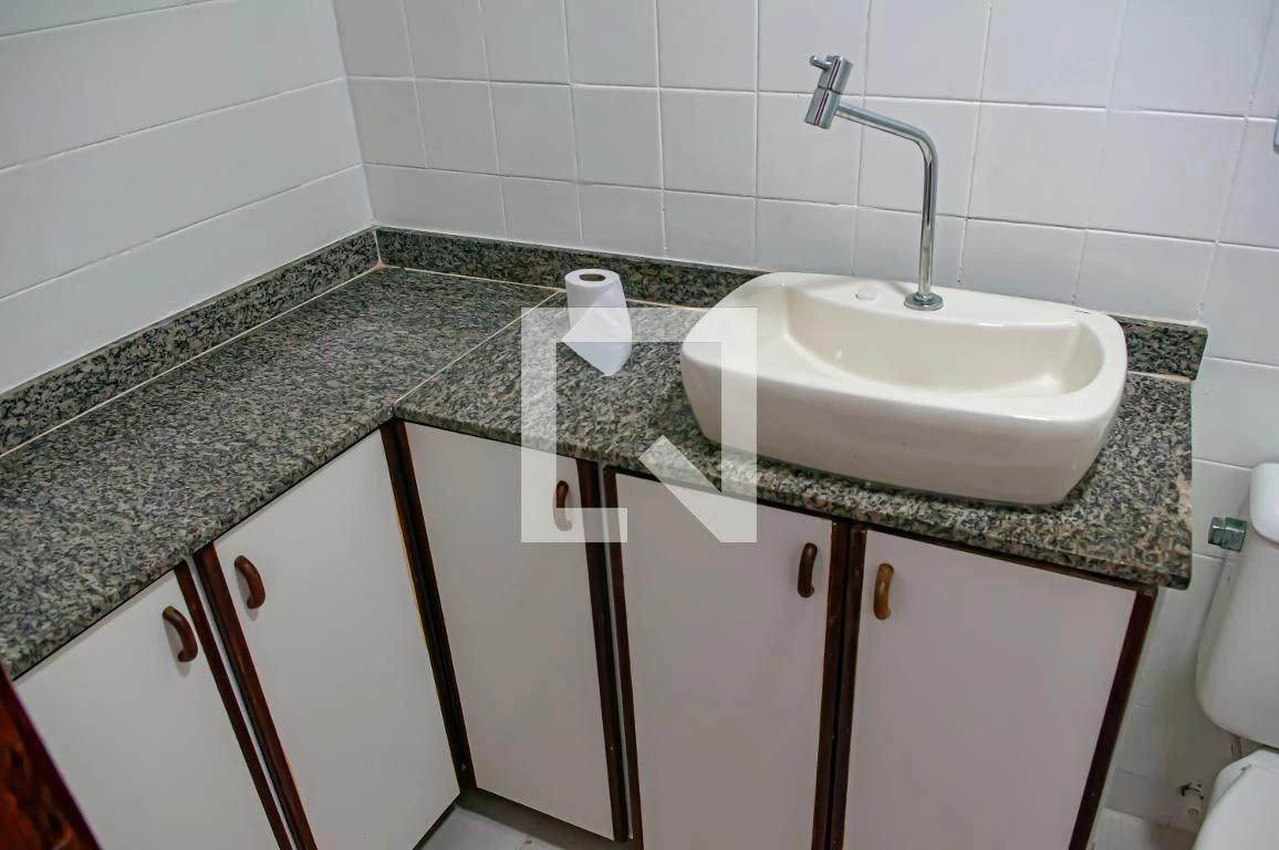 2-bedroom apartment with no parking and private BBQ — photo 8