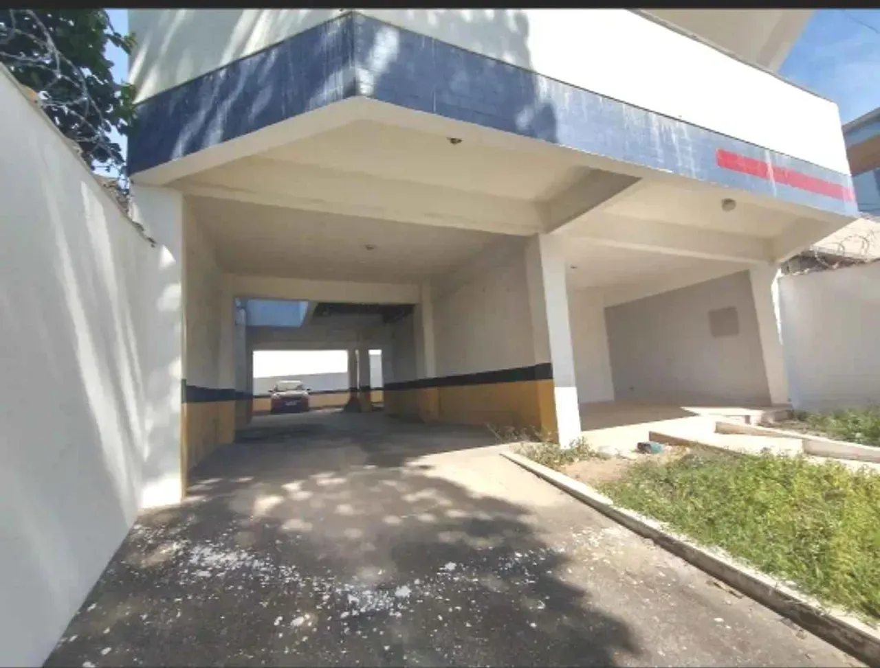 Rental apartment with 2 bedrooms, 1 bath, and a parking space — photo 8