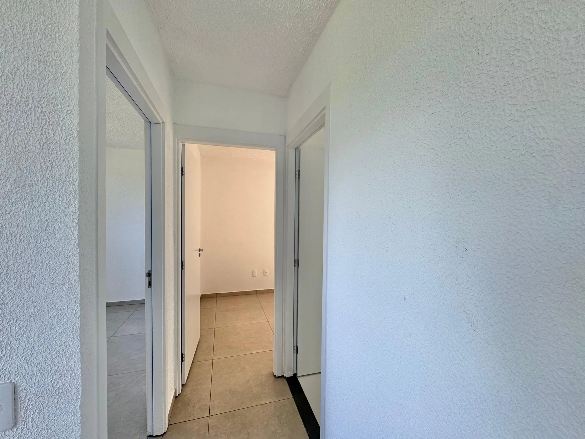 Unfurnished apartment with closed kitchen and 2 bedrooms — photo 5