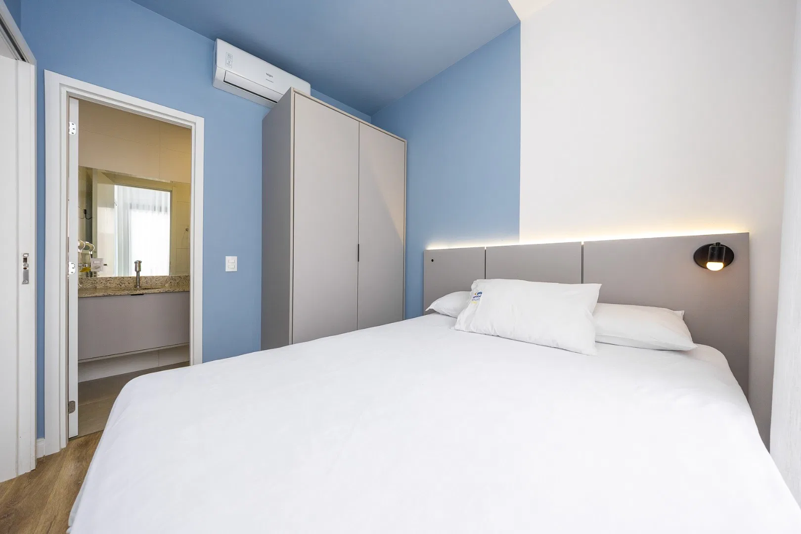 27 m² studio with a washing machine and a home office