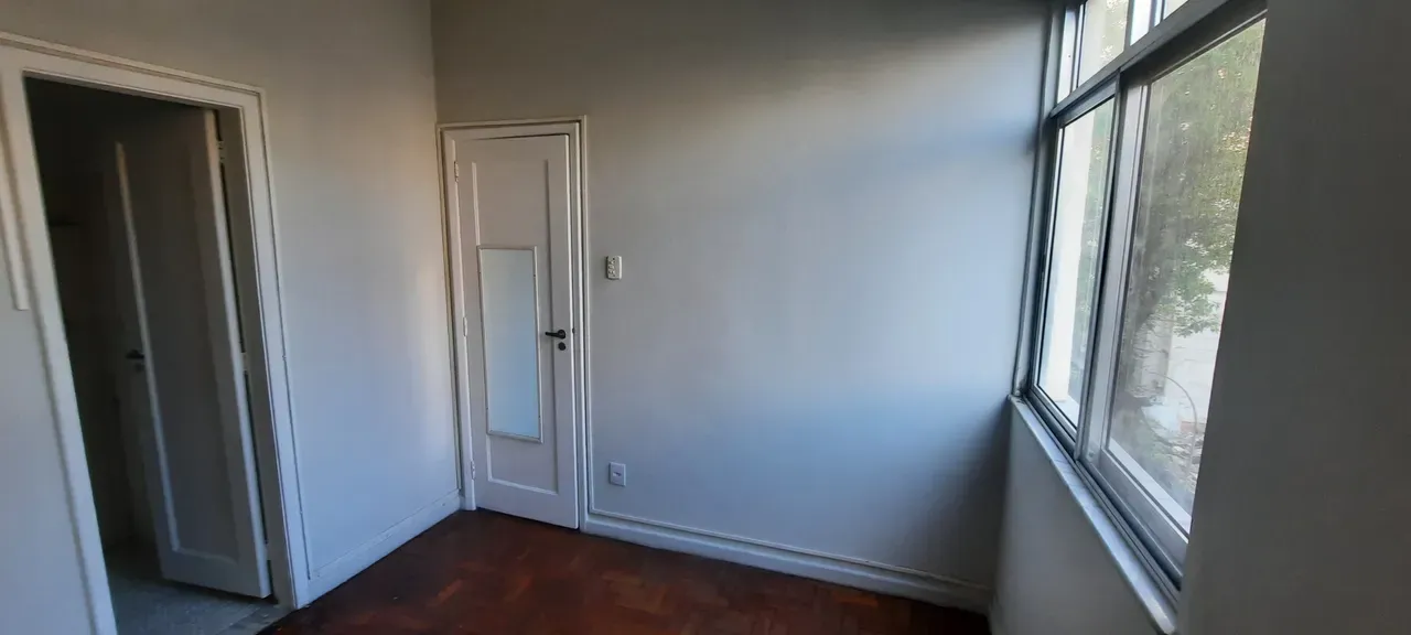 Деревянный пол или ламинат и 1 спальня: квартира 30 м² — photo 12