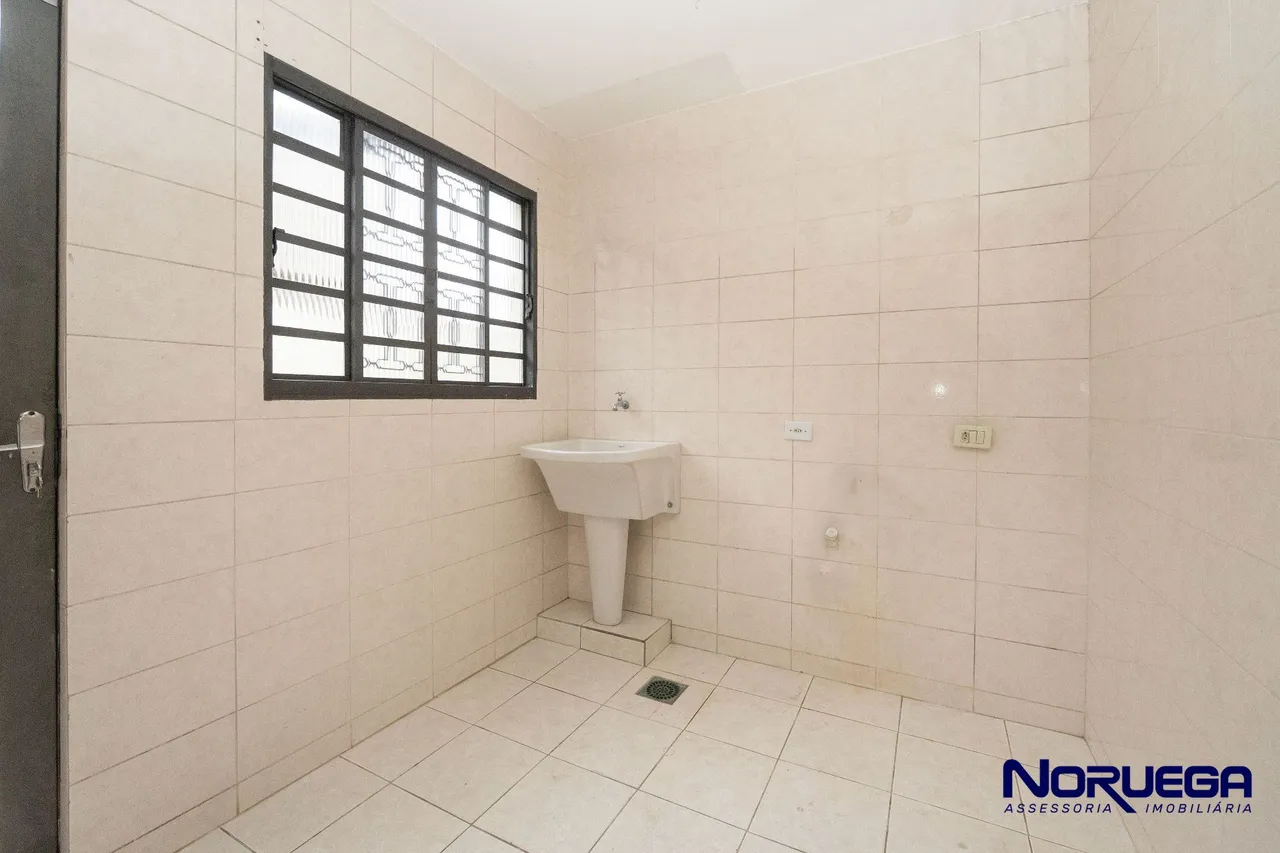 House with a closed kitchen and 3 bedrooms — photo 6