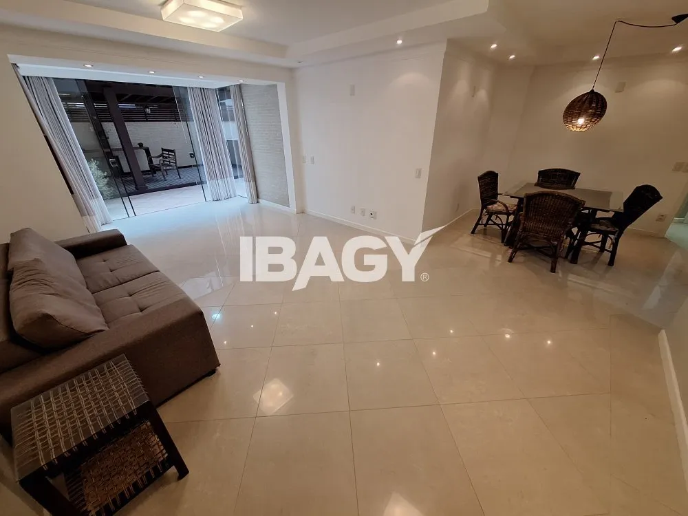 3-bedroom apartment with 315 m² and enclosed balcony