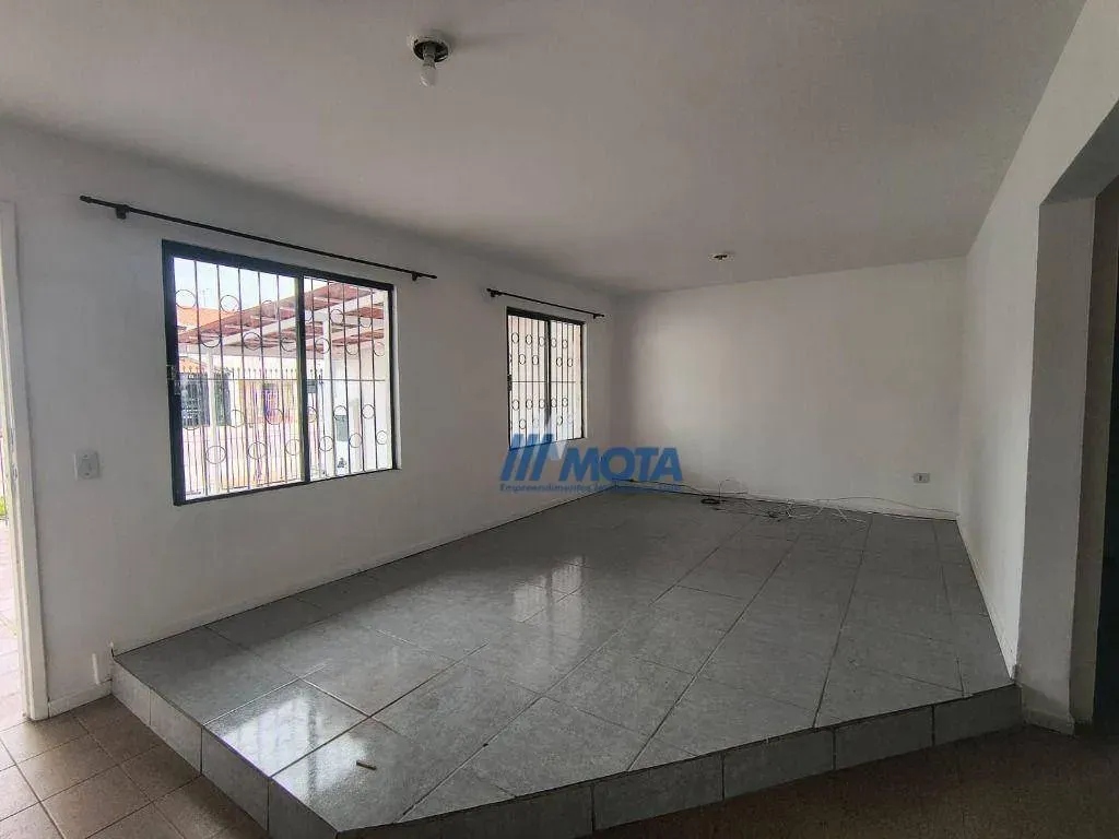 House with 3 bedrooms, closed-off kitchen