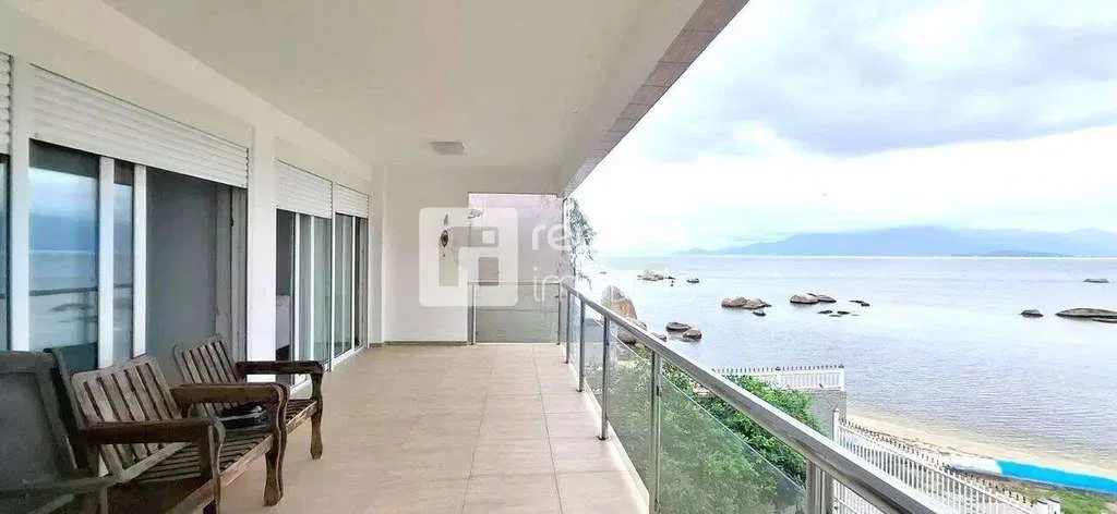 Casa de 3 dormitorios con balcón y vista al agua — photo 2