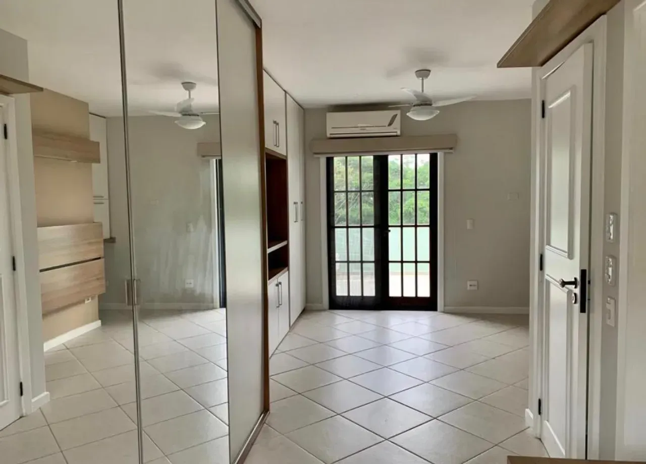 Unfurnished house with 4 bedrooms and 5 bathrooms — photo 3
