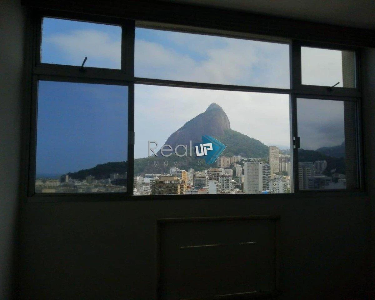 2-bedroom apartment with a mountain view in Rio de Janeiro — photo 9