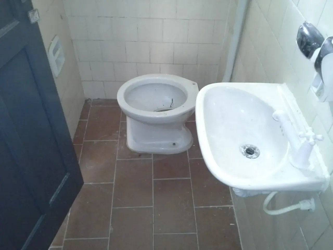 1-bedroom house with 1 bathroom and no parking spot — photo 8