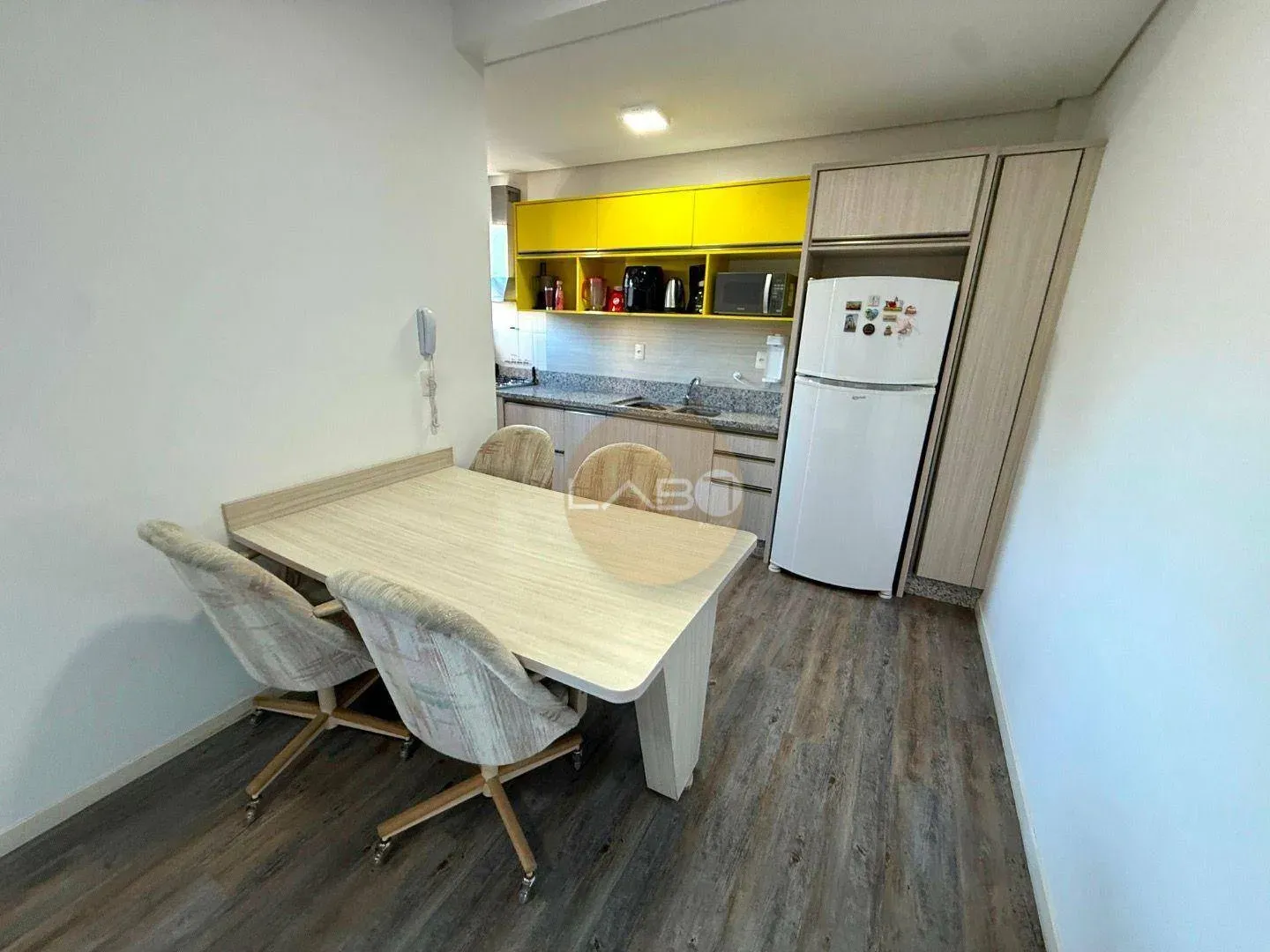 Квартира з 2 спальнями, 1 ванною при спальні та 2 паркомісцями — photo 2