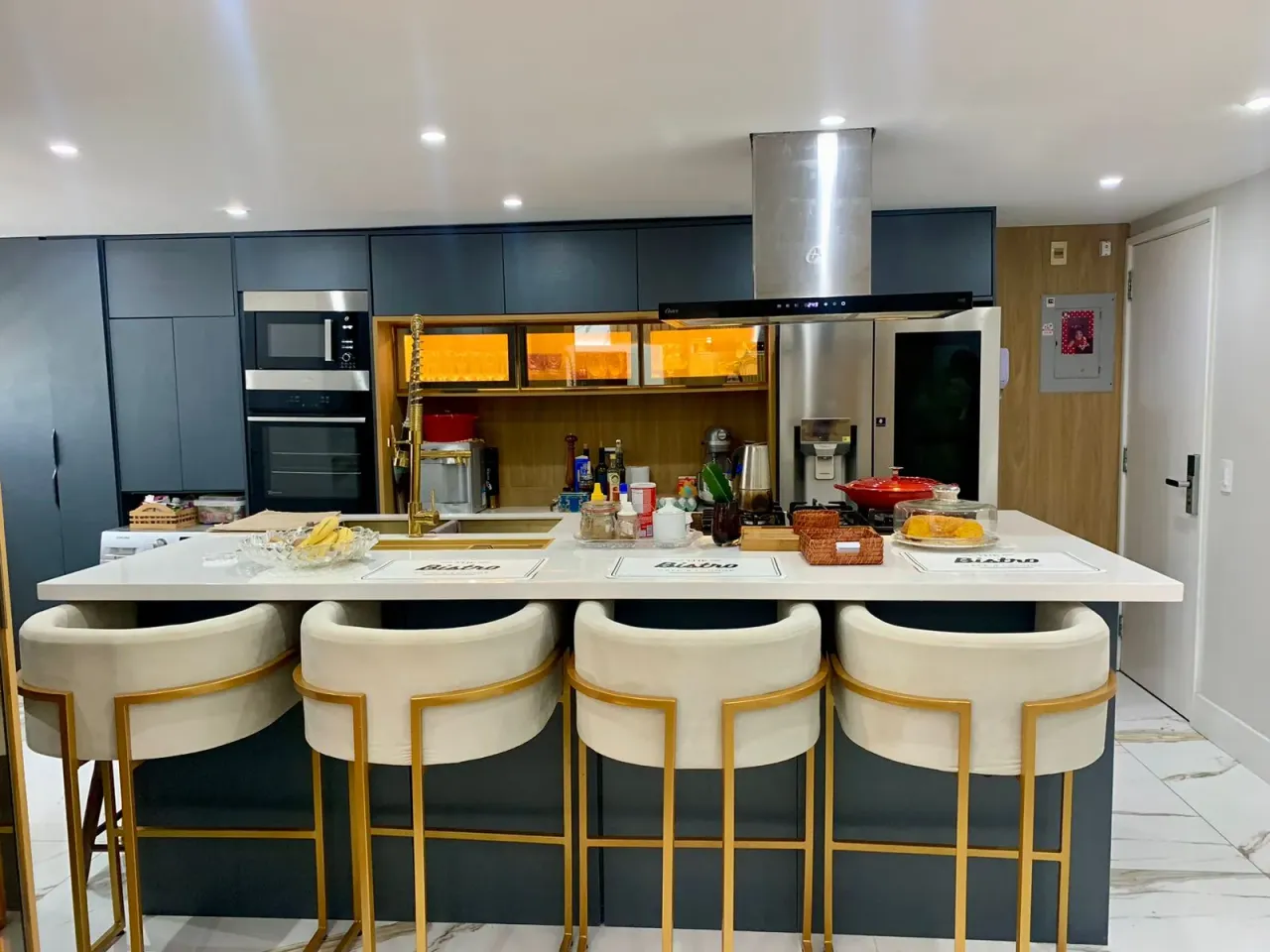 Furnished 4-bedroom apartment with open-plan kitchen — photo 7