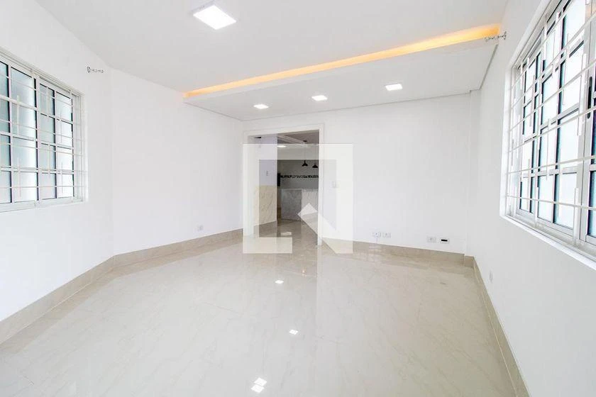 3-bedroom house with a glass-enclosed balcony — photo 14