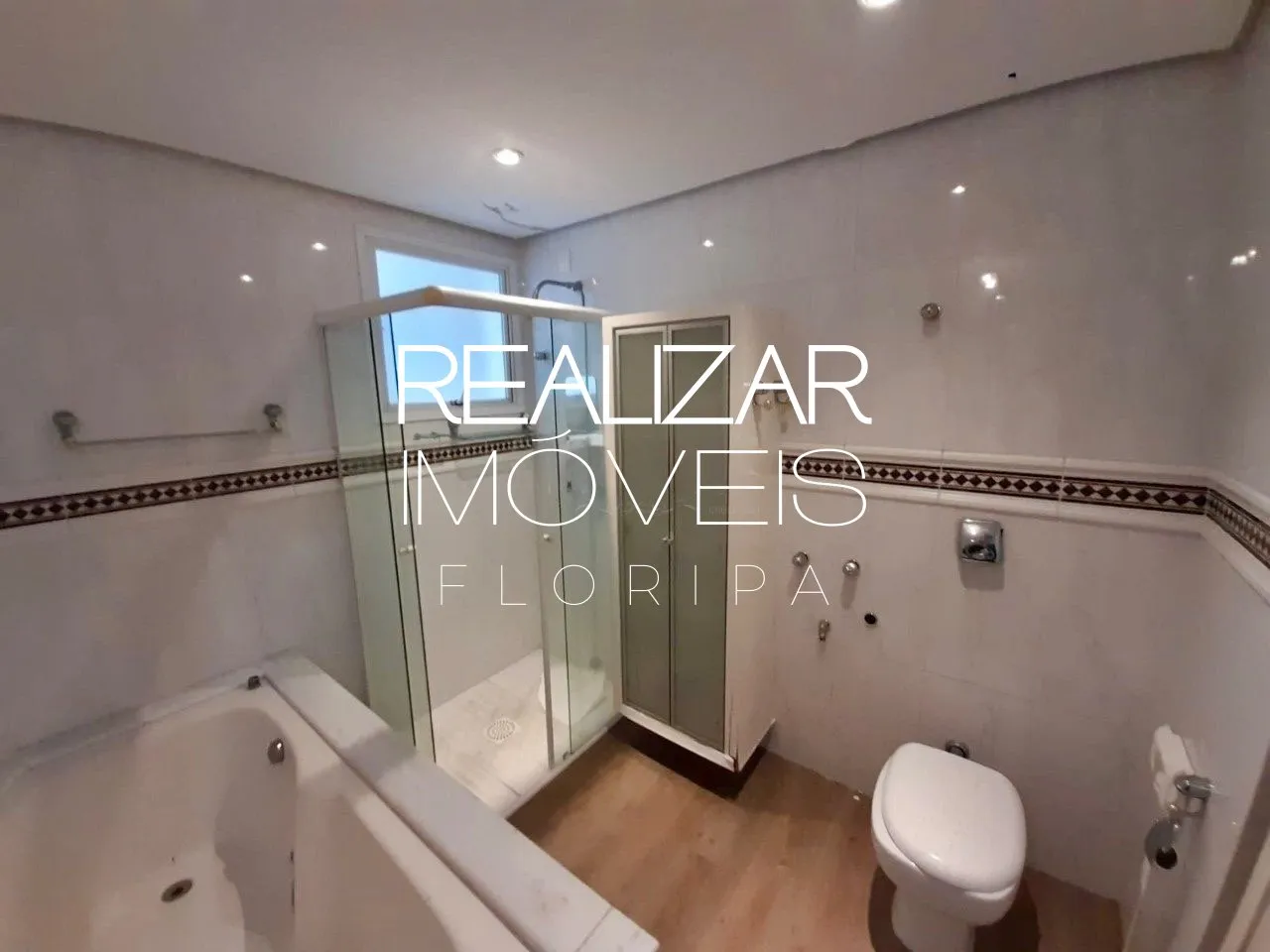 Apartment on the 2nd floor with a bathtub — photo 12