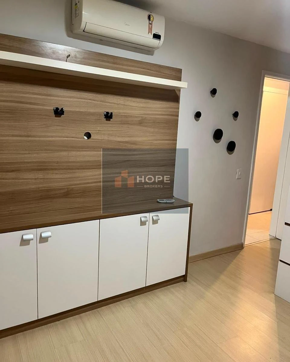 3-bedroom apartment with a walk-in closet — photo 8