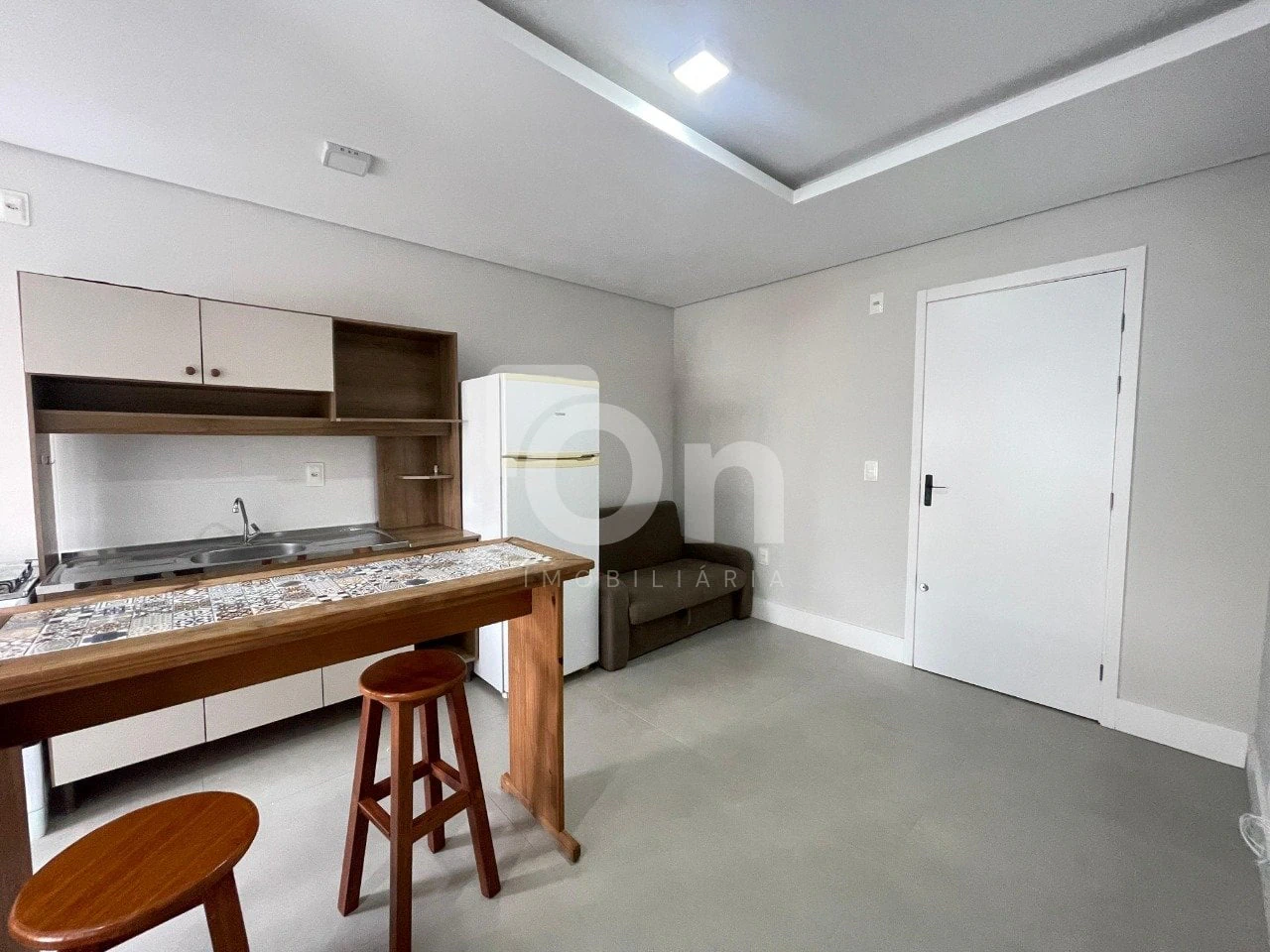 One-bedroom apartment in a building with a coworking space — photo 7