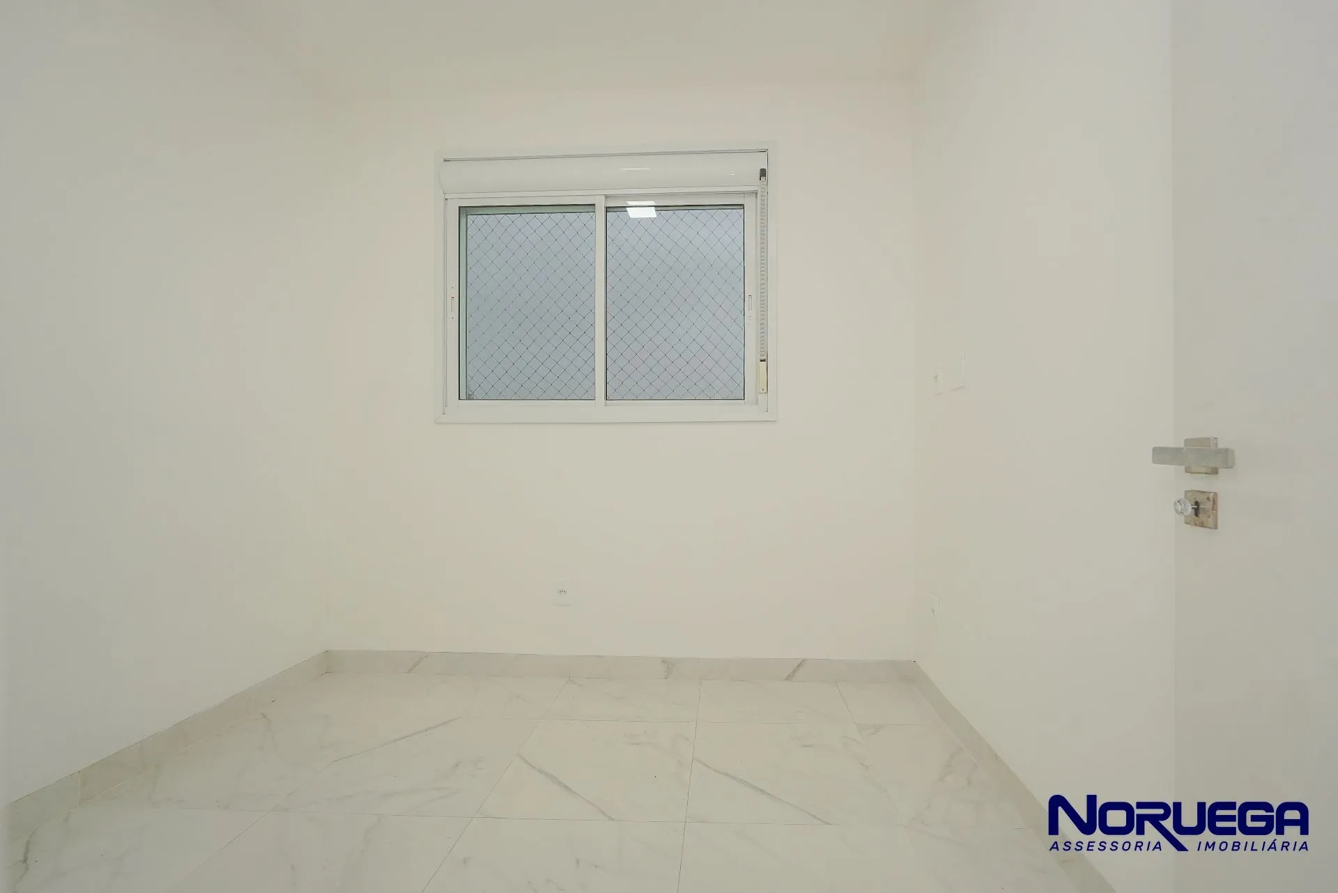 3-bedroom apartment, 1 with its own bathroom, 108 m² — photo 16