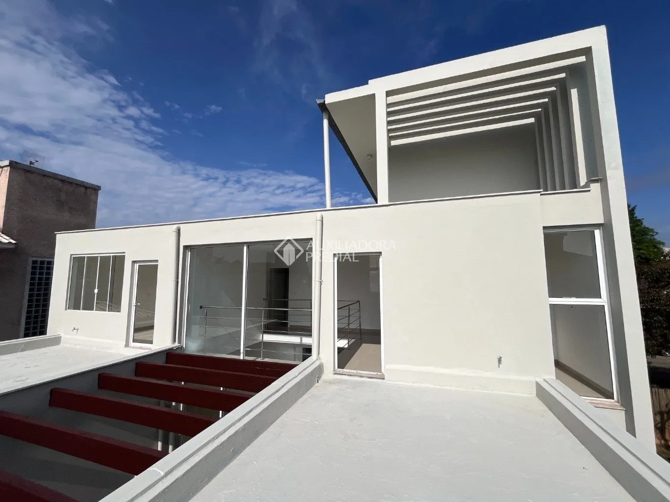 Floor-to-ceiling windows in a 3-bedroom house, 220 m² — photo 24