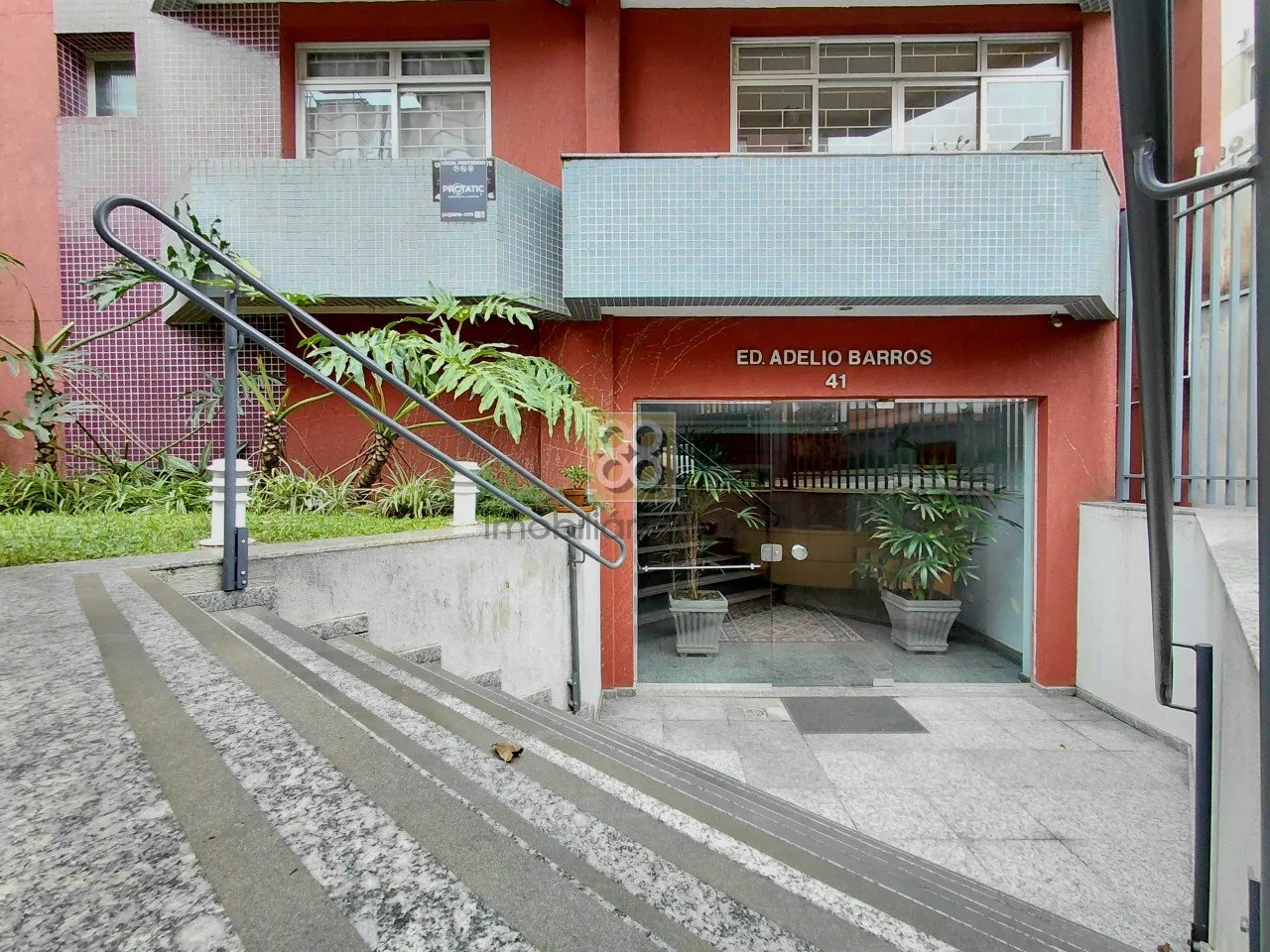 2-bedroom apartment with a suite and 2 bathrooms — photo 2