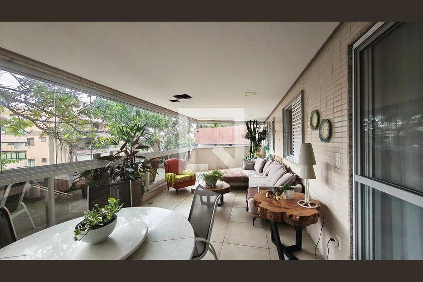 Furnished apartment, 160 m², with a glass-enclosed balcony — photo 19