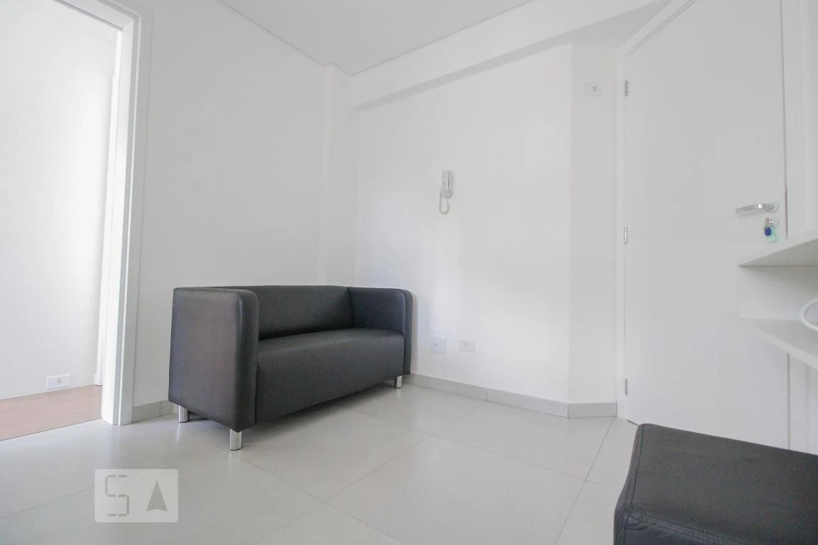 1-bedroom unfurnished apartment with private BBQ