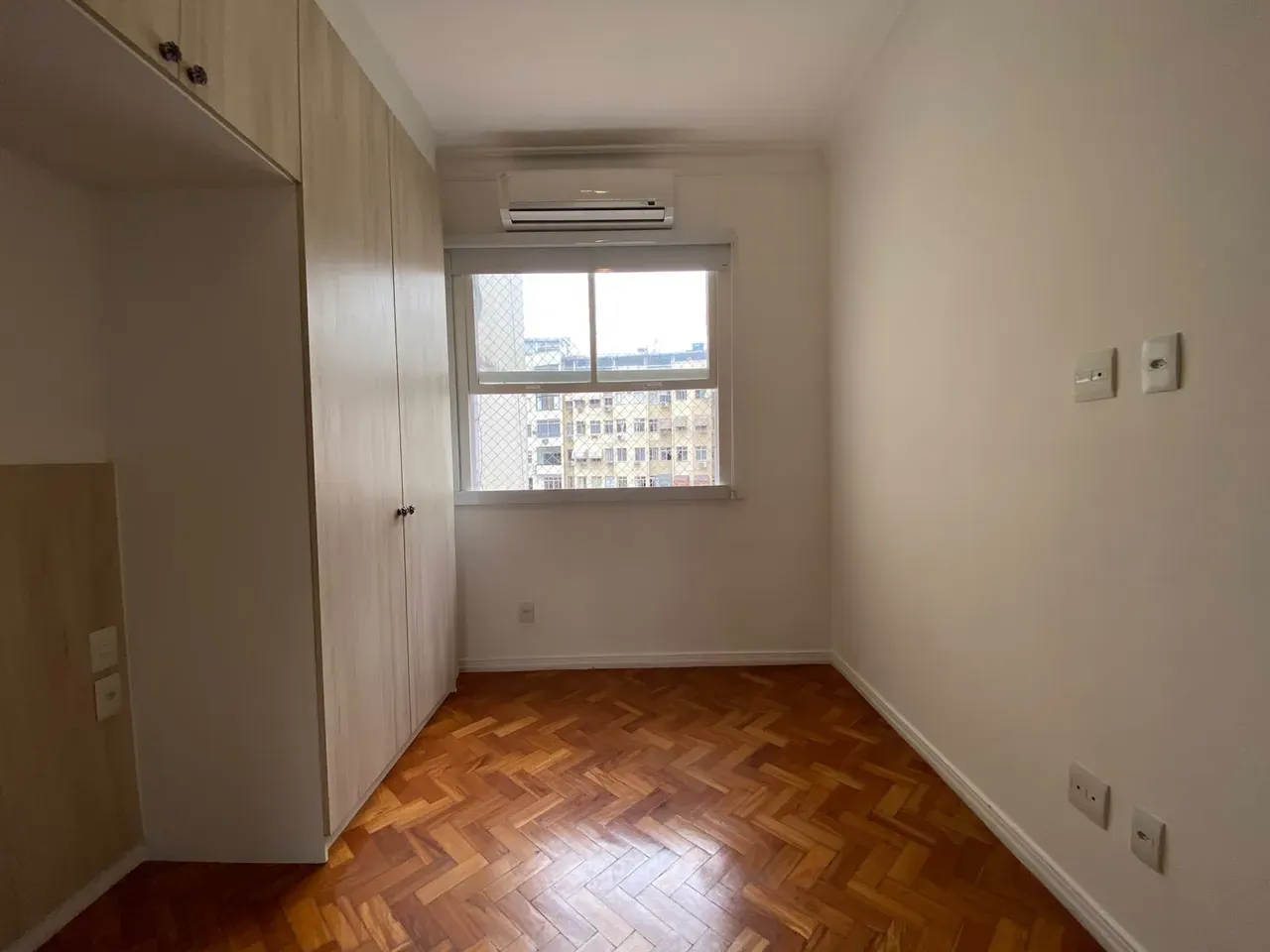 Apartment on the 7th floor with wood or laminate floors — photo 4