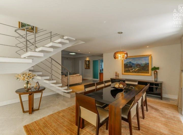 House with 3 suites and 6 parking spots, 580 m² — photo 3